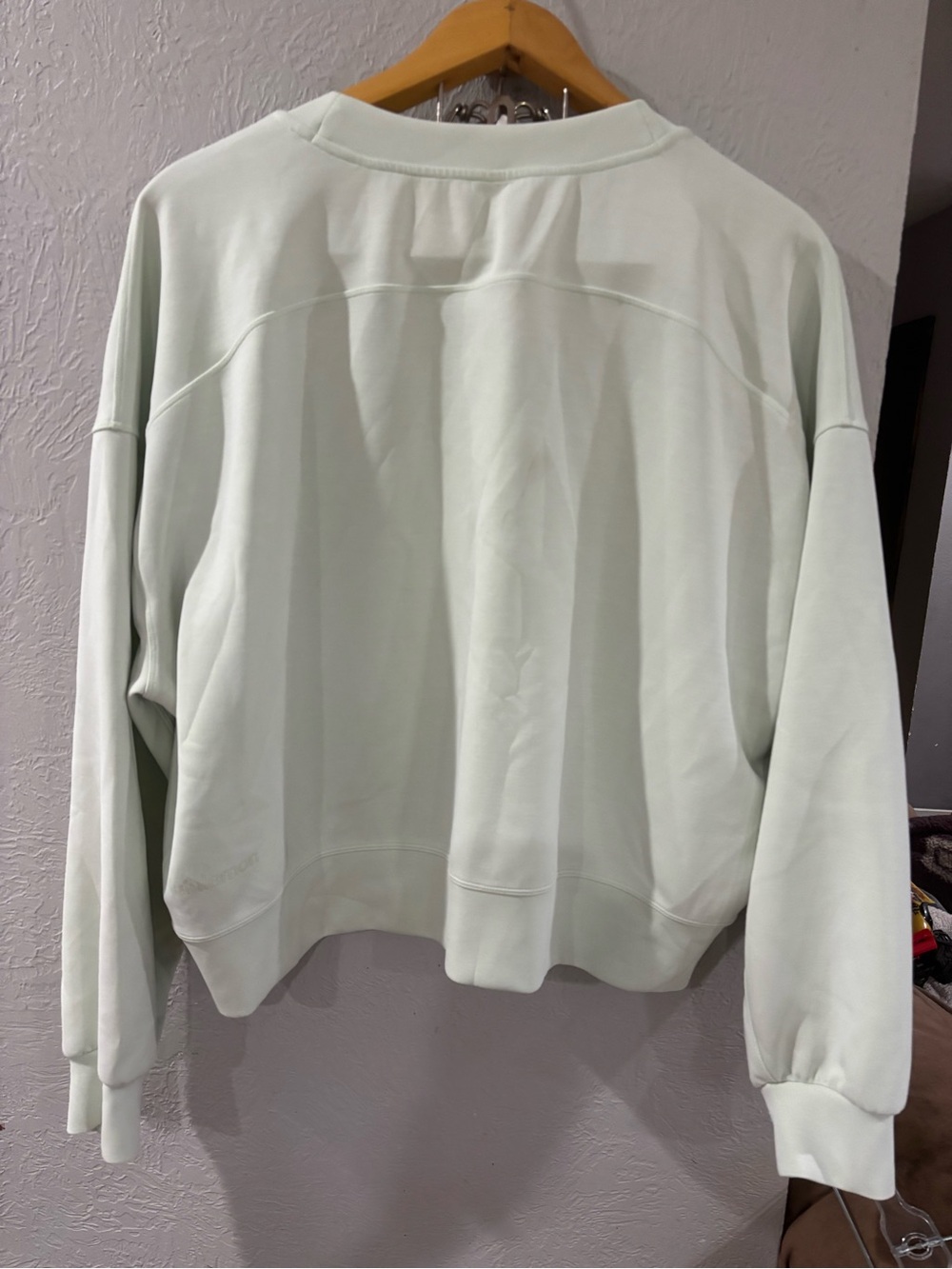 Lululemon Softstreme Perfectly Oversized Cropped Crew in Kohlrabi Green Sz 10 - Picture 4 of 6